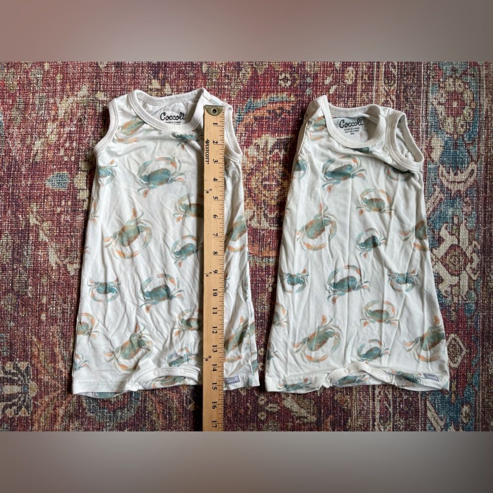 Coccoli matching set of 2 Baby Romper Tencel White with Blue and Orange Crabs - Picture 7 of 10